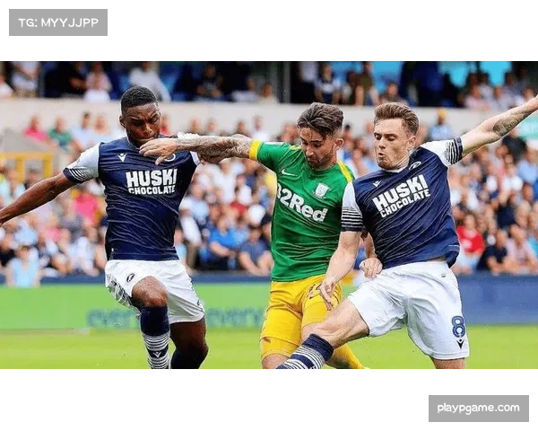 伯恩利防守反击中前锋回接策应 弗莱明泰里克乔治形成连线